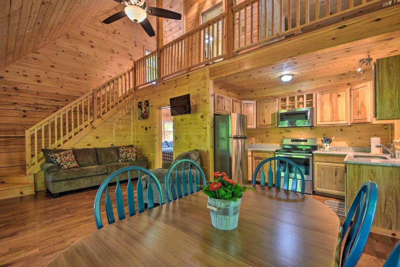 Murphy Cabin With Spacious Deck And Forest Views! Екстериор снимка