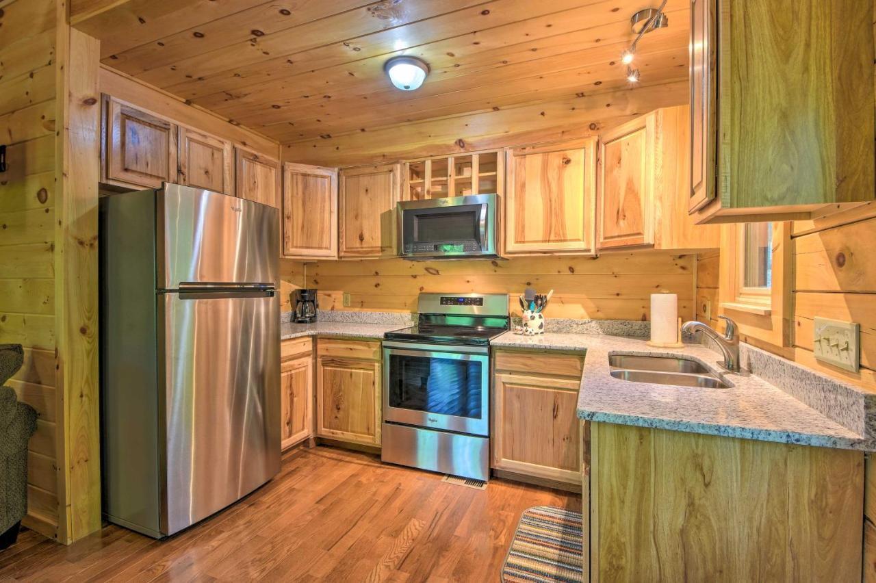 Murphy Cabin With Spacious Deck And Forest Views! Екстериор снимка