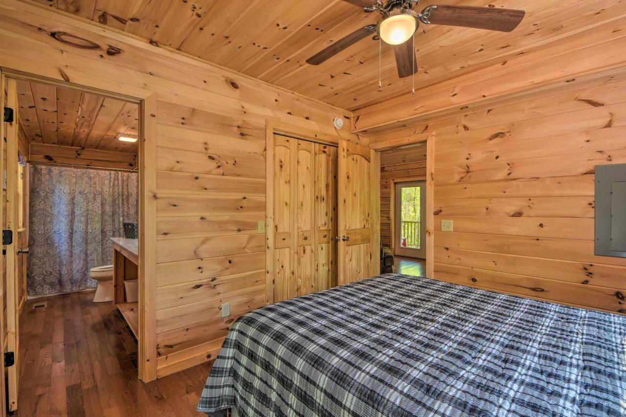 Murphy Cabin With Spacious Deck And Forest Views! Екстериор снимка