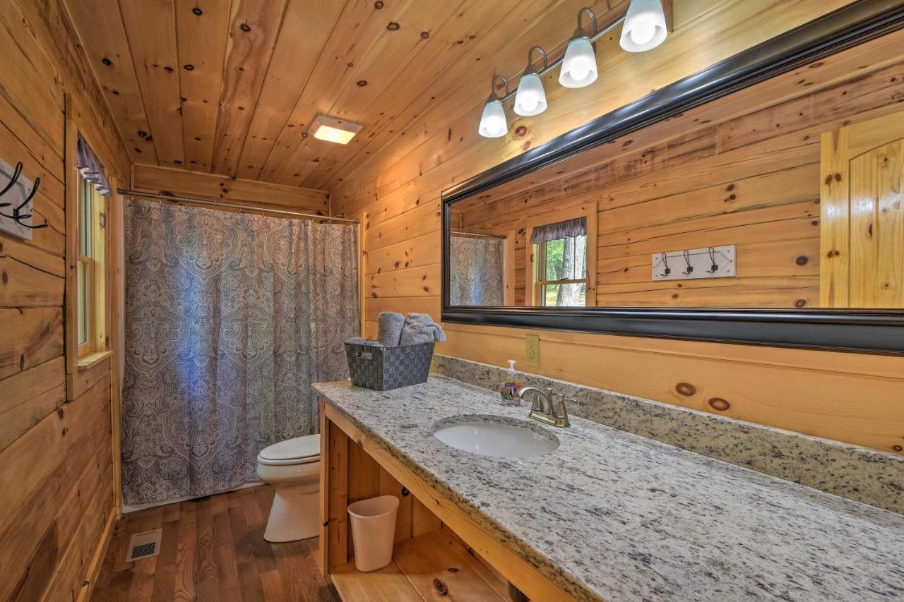 Murphy Cabin With Spacious Deck And Forest Views! Екстериор снимка