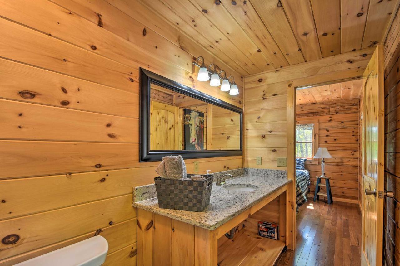 Murphy Cabin With Spacious Deck And Forest Views! Екстериор снимка