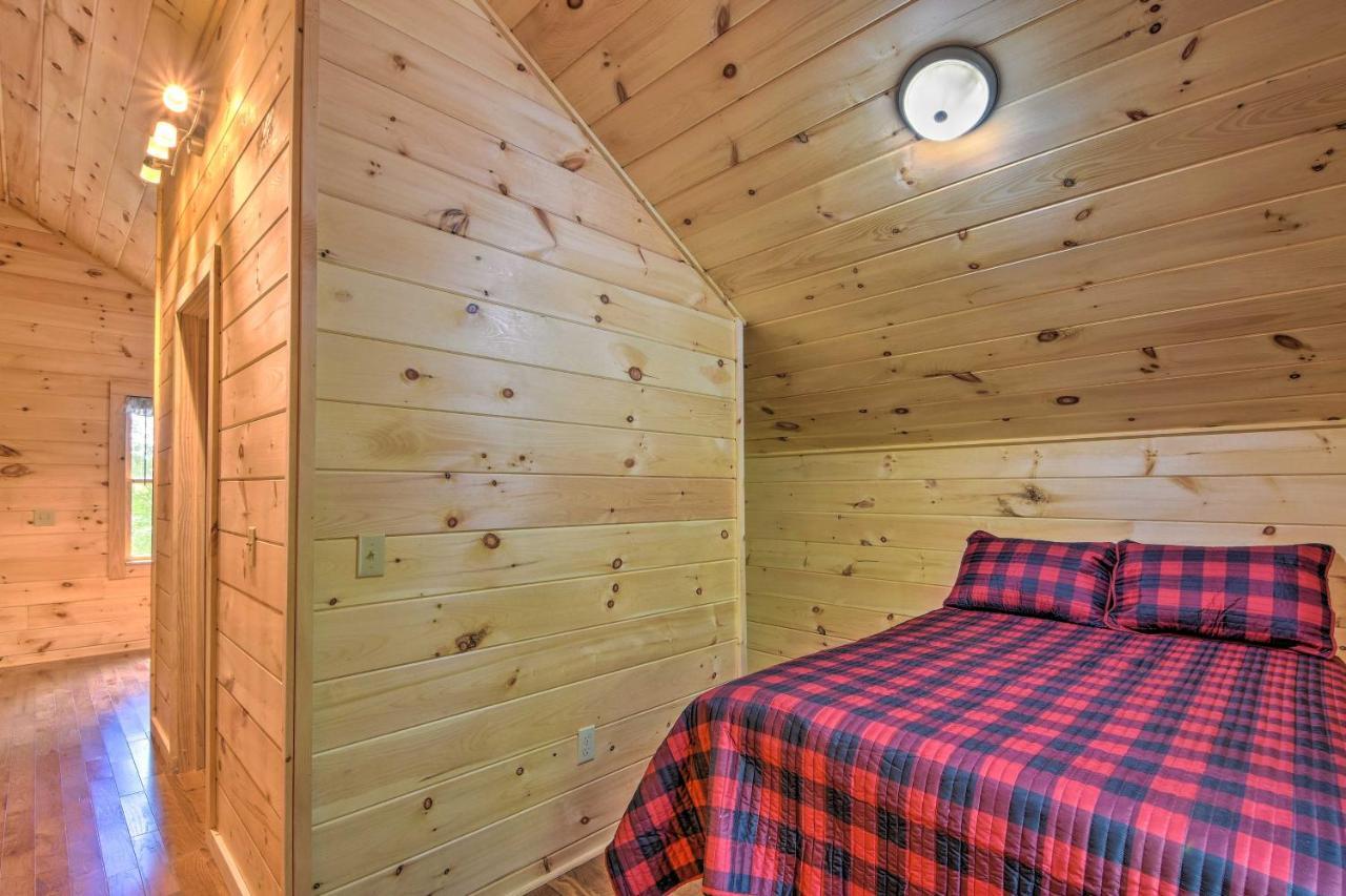 Murphy Cabin With Spacious Deck And Forest Views! Екстериор снимка