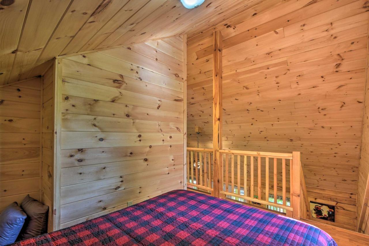 Murphy Cabin With Spacious Deck And Forest Views! Екстериор снимка